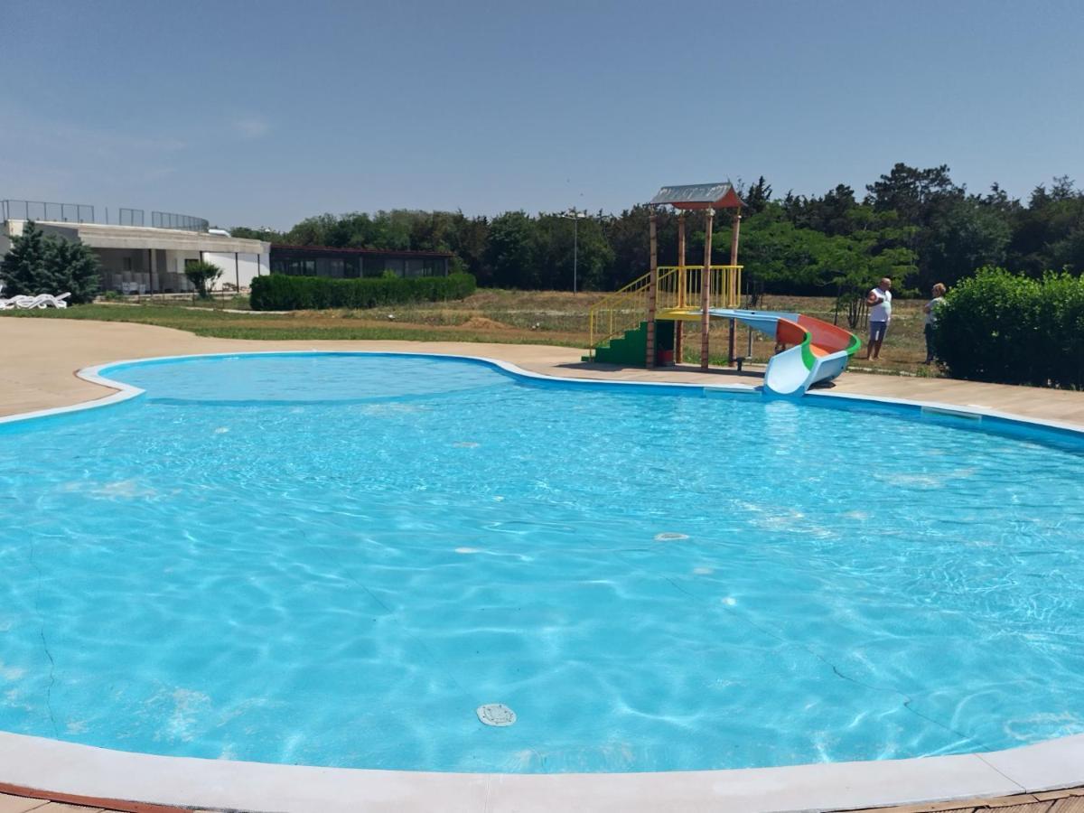 Blaxy Resort Stefi Cu Acces La Piscine Gratuit Douăzeci şi Trei August Buitenkant foto